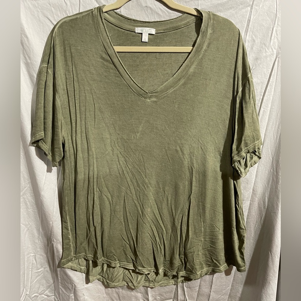 Abound worn look t-shirt size large!